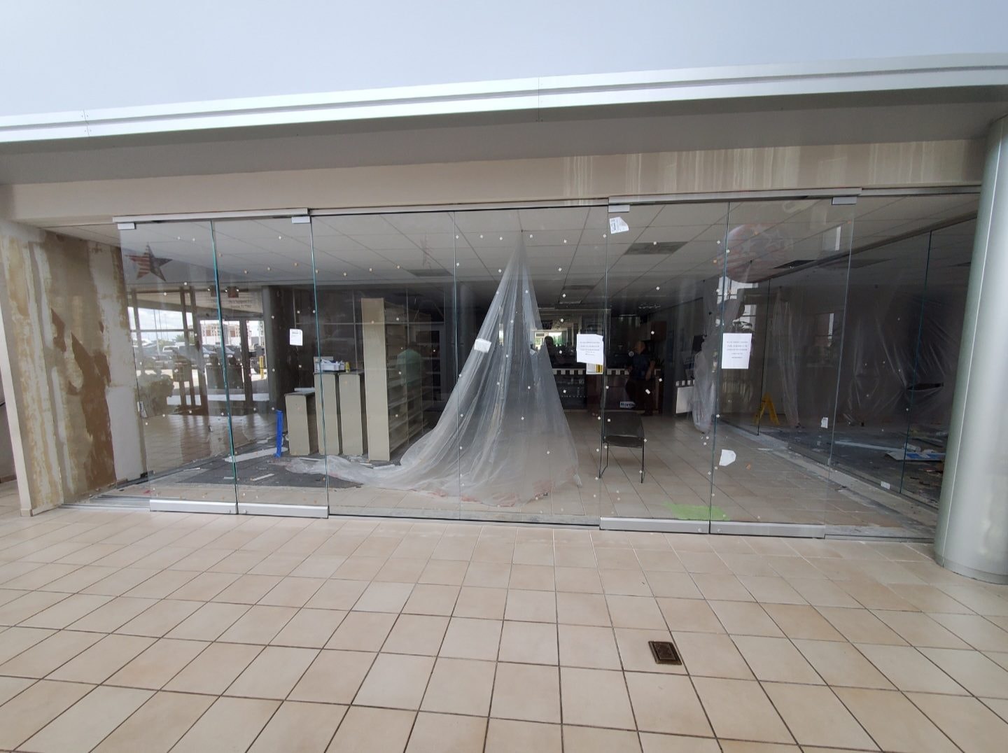 Frameless Storefront Interior